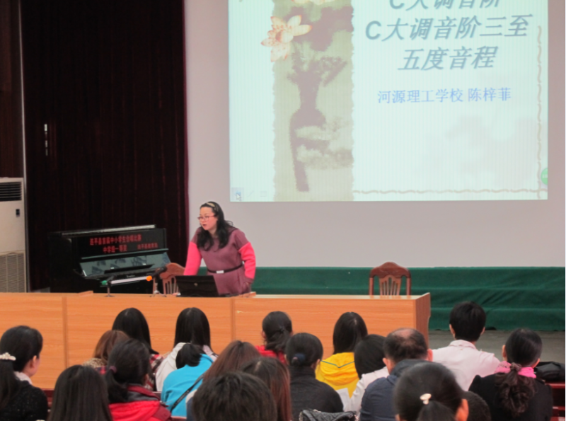 陳梓菲老師在連平職校上課